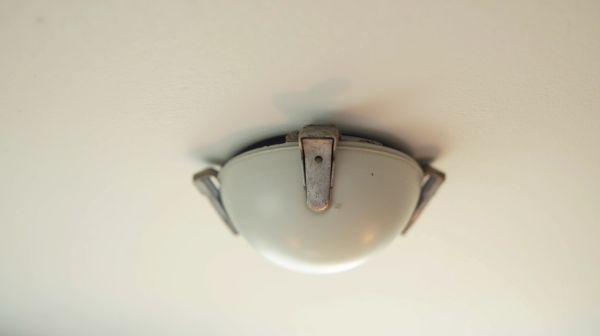 Ce cliquetis au plafond vient presque toujours de la même pièce
