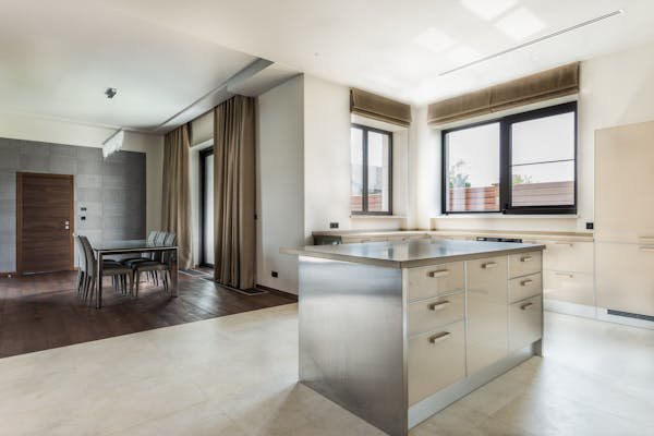 Carrelage, parquet et pierre : aménagement tendance à Toulon